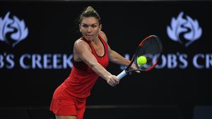 O noapte n-a dormit din cauza durerii. Simona Halep a găsit însă soluția perfectă înainte de meciul cu Naomi Osaka. "Am văzut că pot câștiga meciurile așa. Pot să spun că azi am trecut de turul I"
