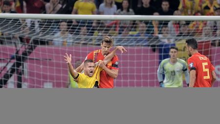 Când tiki-taka întâlnește bambiliciul. Spania a ținut la respect România, dar tricolorii au irosit o șansă uriașă în ultimele momente. Tătărușanu și Pușcaș au spălat imaginea echipei