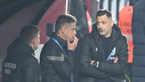 Mirel Rădoi l-a șocat pe Mihai Rotaru cu o manevră de tipul „Mircea Rednic” la Dinamo! Lista celor 12 fotbaliști de la Universitatea Craiova pe care antrenorul voia să îi „execute” și care ar fi costat clubul o avere | EXCLUSIV
