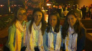 IMAGINI DE COLECȚIE | Înapoi în timp cu Halep, Buzărnescu și Begu, colege în Fed Cup și acum 6 ani. Cum arăta pe vremuri o petrecere a jucătoarelor: ținute casual și distracție în aer liber