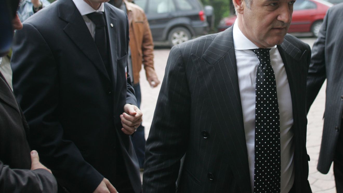 "Gigi nu va vinde niciodata Steaua!** El spune asta doar ca să creeze diversiune când e încercuit!"