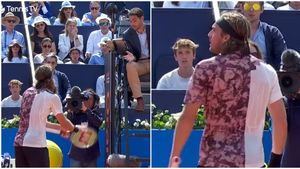 O nouă gafă incredibilă de arbitraj în tenis! Grecului Stefanos Tsitsipas i-a fost luat punctul pe nedrept la Barcelona, apoi a pierdut setul: „Avem nevoie de VAR!" VIDEO