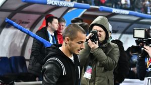 "Cât de puțin ne trebuie ca să fim păcăliți". Cornel Dinu, discurs critic după transferul lui Alex Mitriță în SUA: "Toată lumea îl adulează, ca un imperator roman, dar nu e așa"