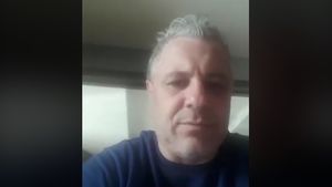 VIDEO | Șumudică, mesaj emoționant pentru rapidiști înainte de derby-ul cu Steaua: "Urlați cât puteți de tare! Să simt, să aud și eu, să mi se facă pielea de găină!"