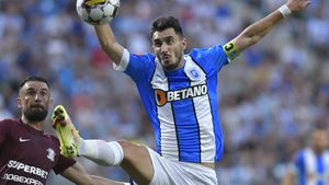 Pleacă Andrei Ivan de la Universitatea Craiova? Mihai Rotaru a reacționat la oferta lui Bordeaux. „Interesul este vechi!”