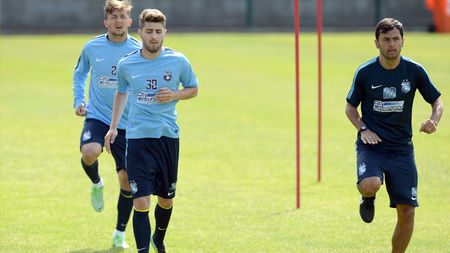 Ultima fiță la Steaua e afișată de Răduț. FOTO - Colegii au râs cu gura până la urechi când l-au văzut: "Le-a luat să nu se ude"