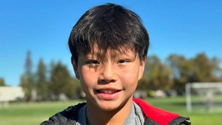 Un copil de 12 ani e noul fenomen la 100 metri liber, proba în care David Popovici și Zhanle Pan se luptă pentru aurul mondial. Americanul a devenit primul om din lume care a coborât, la vârsta lui, sub 55 de secunde