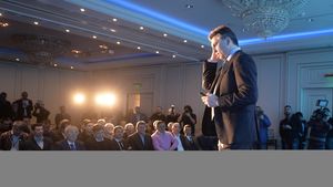 LIVE BLOG | Lupescu și-a anunțat oficial candidatura la șefia FRF. "Nu cred că politicul se implică la alegeri". Ce mesaje i-au transmis Alex Ferguson și Lucescu. Pițurcă: "Să nu intre în dialog cu actuala conducere, nu are niciun sens" 