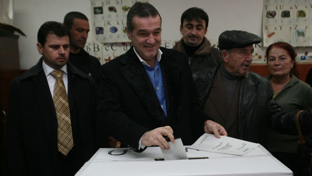 Gigi s-a prezentat la secția de votare fără buletin!