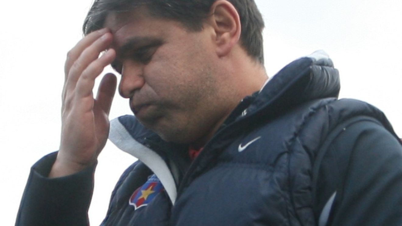 Lăcătuș: "Lui Ovidiu Petre i se umflă genunchiul după fiecare meci"