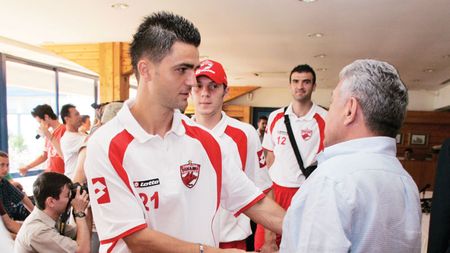 "Rupeți actele cu frații Becali!"