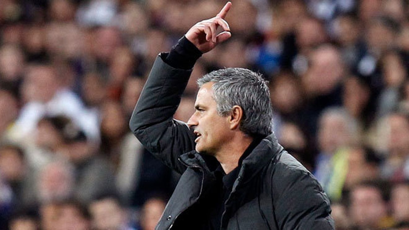 "Nu mai am nicio motivație!" I-au interzis visul Ligii, acum îl cheamă pe bancă!** Cine îl așteaptă pe Mourinho într-un campionat de care nu vrea să audă