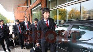 FOTO / Steliștii au pornit cu stângul: au ajuns la Lyon cu 40 de minute întârziere