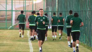 INTERVIU | Românul care joacă fotbal la granița turco-siriană: "Zburăm foarte mult, îmi e teamă că se poate întâmpla ceva". Andrei Marc nu uită de Dinamo: "Mi-e dor de meciurile cu Steaua, dar trebuie să fie atenți să nu rateze playoff-ul"