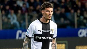 Sub 10.000.000 de euro pentru Dennis Man. Parma a acceptat să negocieze transferul la Olympiacos