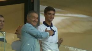 Becali a vrut să se dea mare cu transferurile lui Nedelcu și Benzar și a strigat din lojă: "Deeeeenisss!!!" Cum a reacționat Alibec