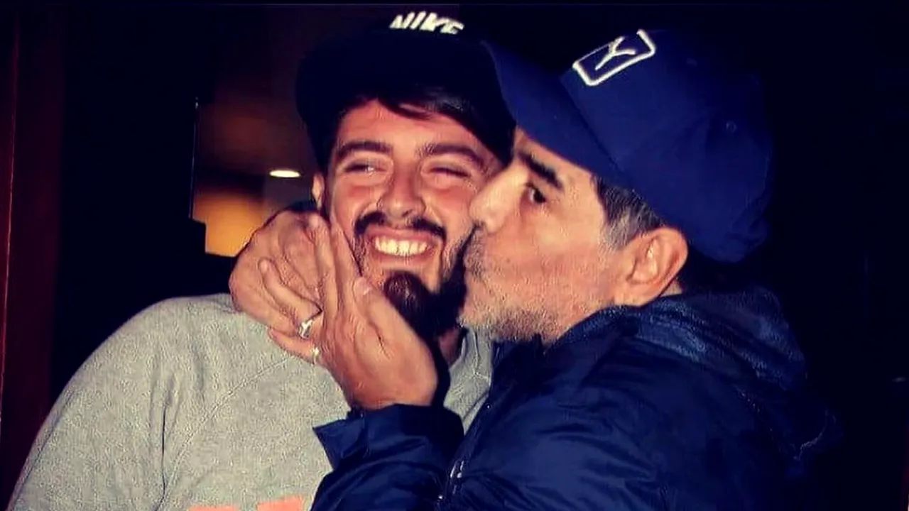 Diego Maradona Jr., mesaj sfâșietor după moartea tatălui său. „Doar privindu-te lângă mine m-am simțit invincibil!” N-a mers la înmormântare deoarece e bolnav de COVID-19