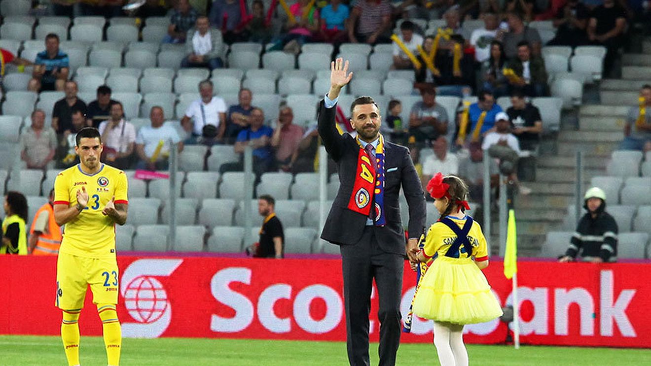 "Am o vârstă! Dacă nu se mai lipește nimic..." Magicianul Sânmărtean și-a anunțat retragerea, Răzvan Burleanu l-a premiat înainte de România - Chile