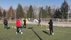Caz unic în fotbalul românesc! Portar al echipei FC Brașov, fost jucător al Stelei, intrat în dizgrația șefilor, e pregătit de patru antrenori!