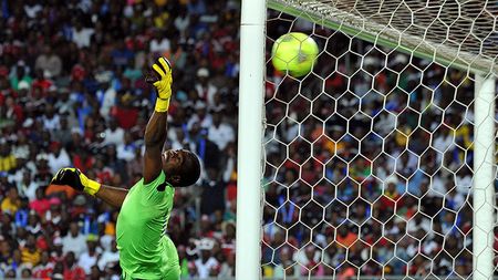 Căpitanul naționalei Africii de Sud a fost ucis în timpul unui jaf armat: Senzo Meyiwa a fost împușcat mortal încercând să își protejeze iubita