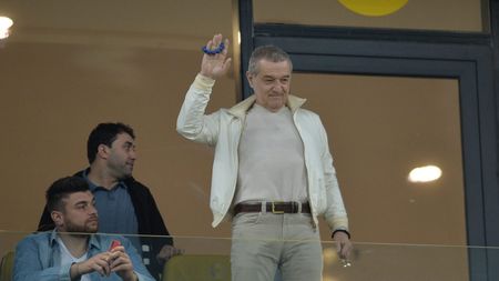 Un jucător de la FCSB a dezvăluit procedeul ținut ascuns de Gigi Becali! Cum se fac schimbările în timpul meciului: „Toni Petrea simte vânzoleală în spatele lui, se întoarce și întreabă «cine intră?»”