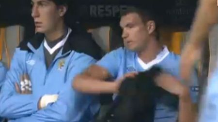 VIDEO** "Cetățenii" au luat-o razna! Cum a explicat Tevez refuzul de a intra pe teren și reacția NERVOASĂ‚ a lui Dzeko când a fost schimbat