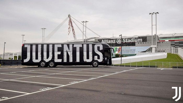 FOTO | Noul autocar al lui ”U” Cluj arată spectaculos. Seamănă cu cel al lui Juventus