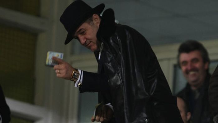 ASTA E GENIALĂ‚! Nicolaescu i-a propus lui Gigi să joace într-un film, dar a aruncat scenariul în WC:** "Cum să mă cheme Belciug? Eu sunt Leul, Tigrul, Ursul..." :))