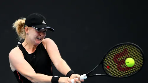 Francesca Jones, jucătoarea de tenis cu doar 8 degete la mâini și 7 la picioare, a făcut un salt de 431 de locuri în clasamentul WTA! A reușit o victorie impresionantă în sferturile turneului de la Bogota