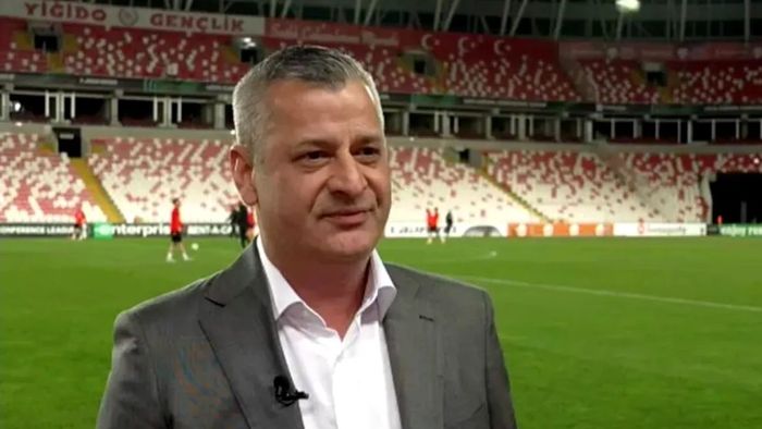 Nelu Varga a făcut transferuri de neimaginat pentru România, iar când s-a întâlnit cu Adrian Ilie i-a spus care e marea bombă pe care o dă CFR Cluj