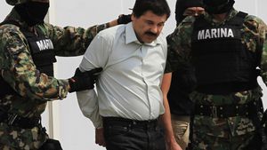INCREDIBIL! Joaquin "El Chapo" Guzman voia să cumpere clubul Chelsea. FOTO - Exemplu de inventivitate: cum trec drogurile granița ascunse în "morcovi"