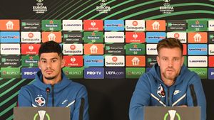 Transferul lui Florinel Coman la arabi e gata, orice ar spune Gigi Becali. Mihai Pintilii e gata să îl ducă la aeroport: „Să dea Dumnezeu să plece”