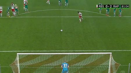 "The FAILBALLER" execută poate cel mai prost penalty din istorie!** VIDEO "Doamne, cum să tragi așa?"