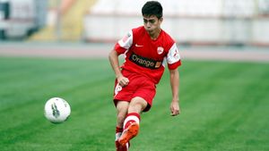 A început fotbalul la Steaua, iar acum joacă la Dinamo!** "Am venit aici să fac performanță!"