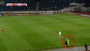 FOTO GENIAL! Neuer, next level! "Ieșirile" portarului de la Bayern sunt nimic. Ce a putut face în meciul Georgia - Germania