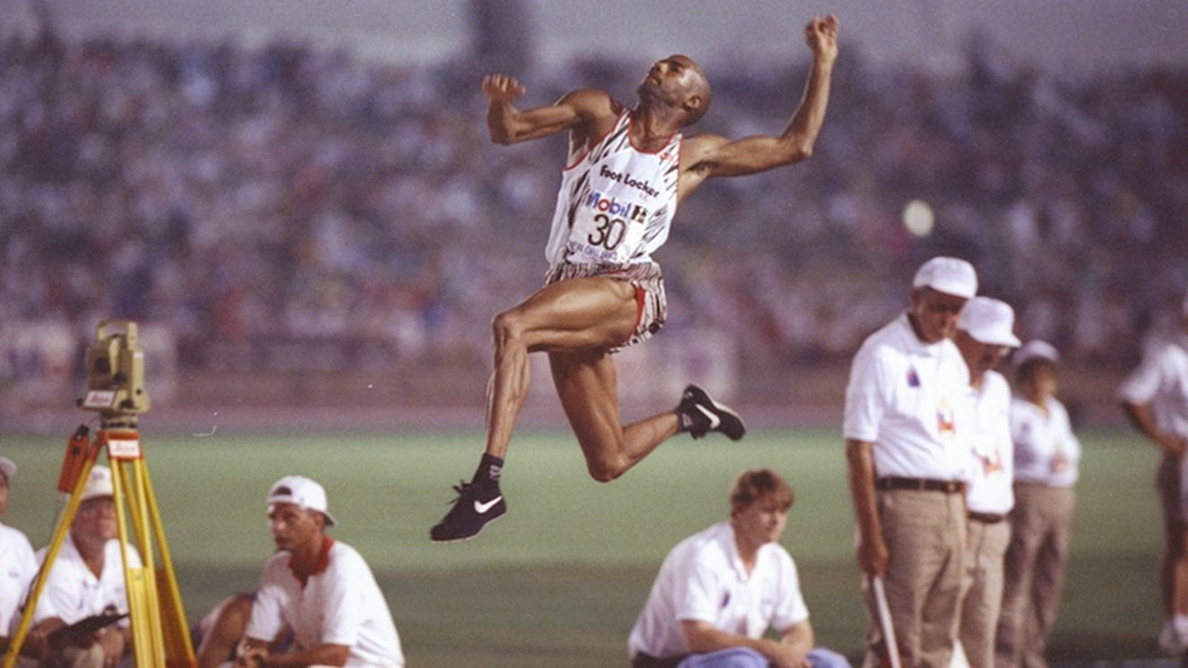 BREAKING NEWS | Poziție vehementă a legendarului Mike Powell, după ce forul european de atletism a propus o revoluție, în urma căreia recordurile mondiale și europene stabilite înainte de 2005 ar putea fi anulate: "Am vorbit cu avocații"