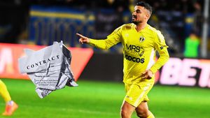 Constantin Budescu, tratat ca un „rege” la Petrolul! Cum a arătat contractul de mare vedetă și decizia prin care și-a luat toți banii înainte ca Farul lui Gică Hagi „să pună mâna” pe vedeta din Superliga | EXCLUSIV