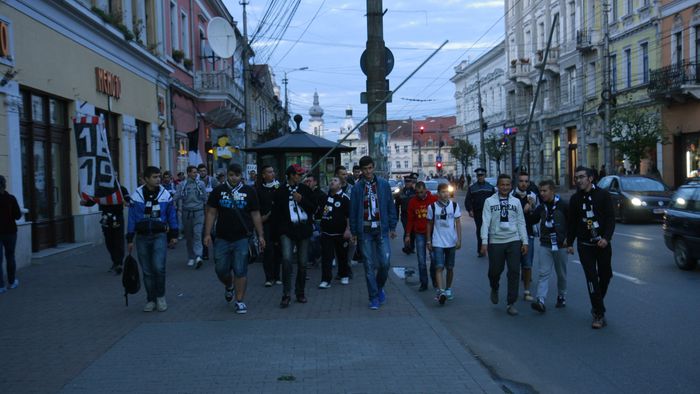 Fanii, aproape de o altercație înainte de derby-ul Clujului. Jandarmii au intervenit
