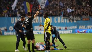 Gest inconștient! Oucasse Mendy a luat roșu în minutul 43 și și-a îngropat definitiv echipa în Universitatea Craiova - U Cluj