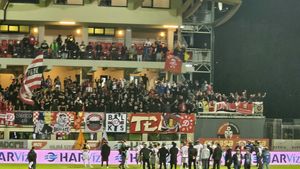 Ce le-au făcut fanii fotbaliștilor lui Zeljko Kopic, după meciul Csikszereda - Dinamo 0-0! E ruptură totală între galerie și jucători