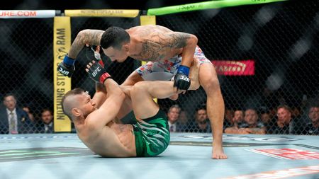 Revenirea lui Conor McGregor în UFC, fiasco total! Declarat învins în fața lui Max Holloway după doar 69 de secunde