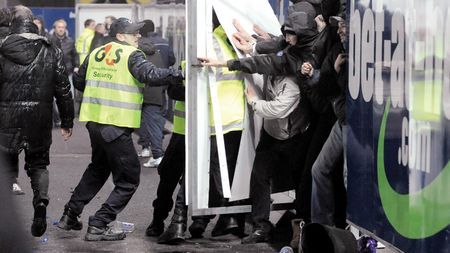 Invazie neo-nazistă!