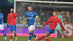 Dezamăgire printre fanii olteni, după ce Universitatea Craiova l-a „pierdut" pe Denis Alibec în faţa FCSB: „Vai de noi, rămânem cu Lukic"
