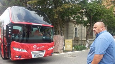 Situație dramatică pentru fotbaliștii lui Dinamo: abia au făcut rost de bani pentru cazarea de la Mediaș, iar acum se fac eforturi disperate să se stea și noaptea după meciul cu Hemannstadt | EXCLUSIV