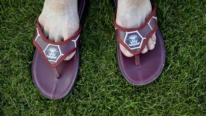 "O nesimțire gravă! E ca și cum ar fi urinat pe mormântul Rapidului!" Doi suporteri blochează în instanță încercarea lichidatorului de a schimba numele echipei. Ce urmărea operațiunea, de ce s-au enervat fanii și cum urma să fie rebotezat Rapidul