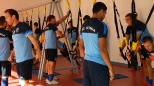 Steliștii se pregătesc intens pentru meciul cu Ceahlăul!** Preparatorul fizic le-a făcut o "surpriză" elevilor lui Reghecampf