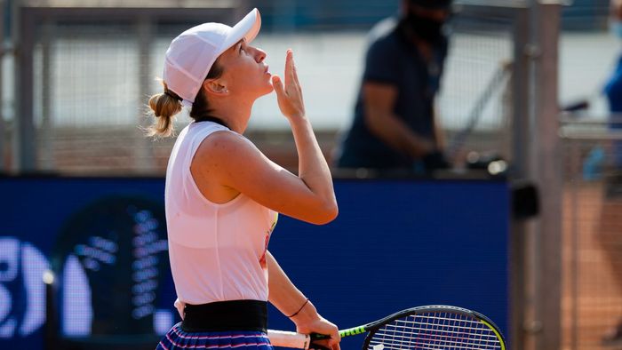 Simona Halep recunoaște că a fost avantajată în semifinala cu Begu: "A dominat în primul set, dar a fost mai obosită"