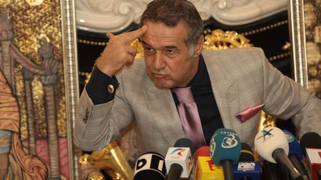 Becali: "Ce rost are să îi fac contract lui Reghe că oricum mă desființez dacă nu intru în play-off!" Ce le-a spus jucătorilor când a mers în cantonament: 3 fotbaliști au ieșit 'șifonați' după întâlnirea cu patronul