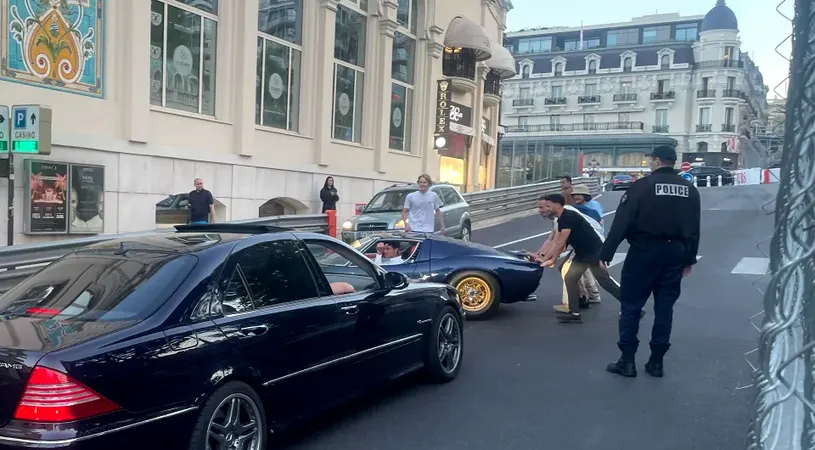 Ce s-a întâmplat când un milionar a rămas cu bolidul Lamborghini în plină stradă! Mașina de 58 de ani costă 1.500.000 de euro: cum a scăpat șoferul celebru de momentul jenant