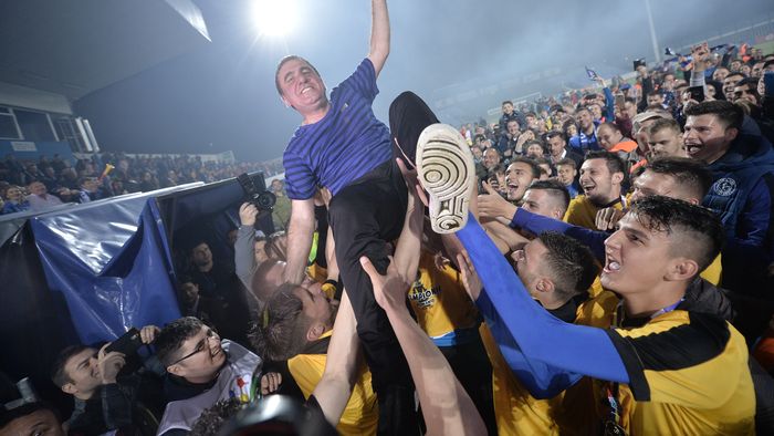 Hagi a dormit trei ore, dar azi a venit cu lămuriri: "Lăsați-mă să mă bucur! Vreau să fiu serios, să nu zic ceva care să...". Antrenorul campioanei dezvăluie secretul succesului: "72% din lot e format în Academie"

